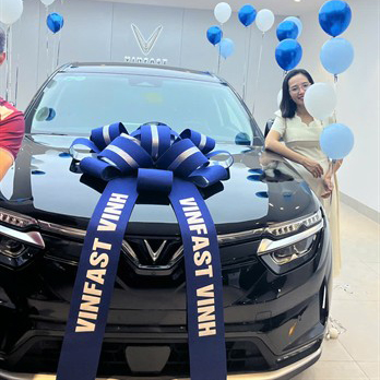 Giao xe VinFast