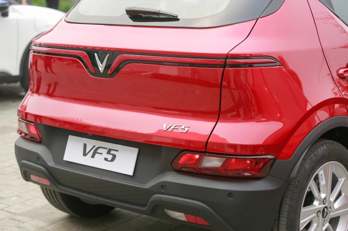 Đuôi xe tại đại lý VinFast Vinh