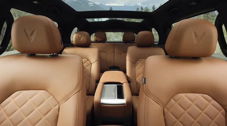 Tuỳ chọn trần kính toàn cảnh tại đại lý VinFast Vinh